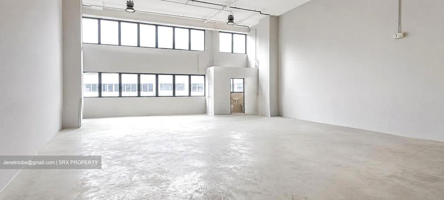 Carros Centre (D25), Factory #608436031